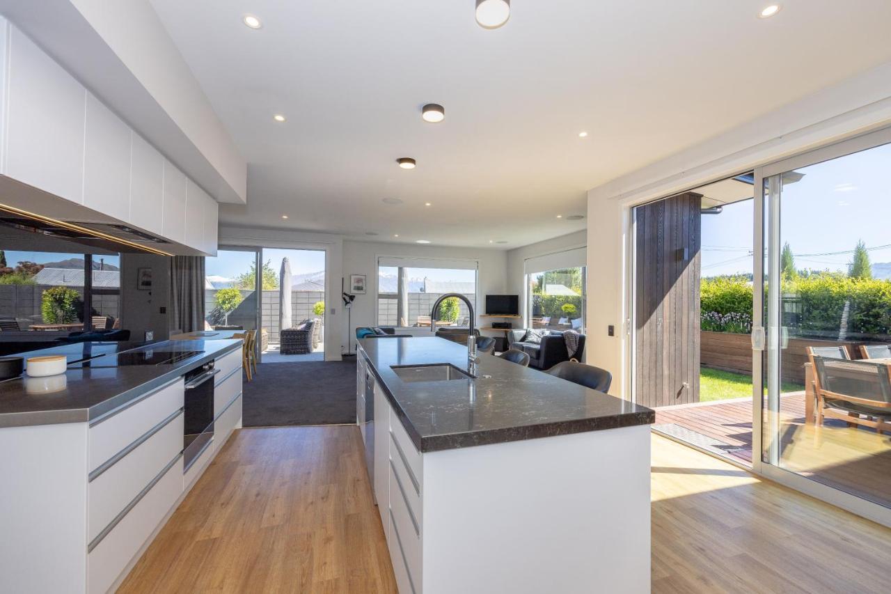 Prime Location On Warren St - 3 Bedroom Town House Wanaka Dış mekan fotoğraf